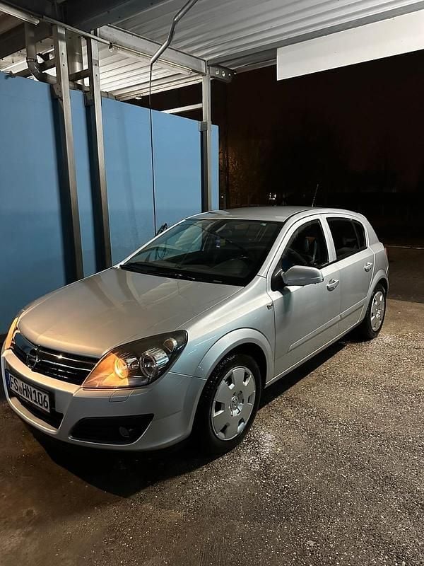 Gebraucht Opel Astra 105 PS (77 kW) 2006 Silber Limousine