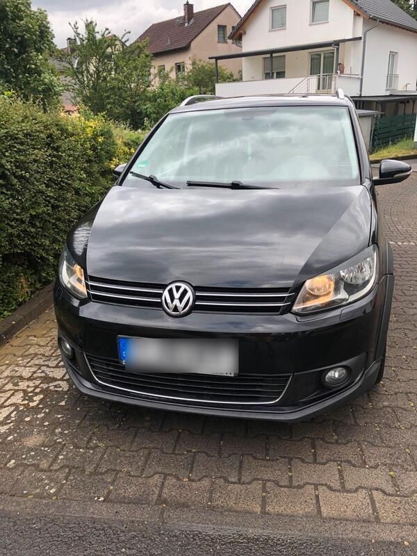Schwarz Gebraucht 2011 VW Touran Cross Van / Kleinbus | 7.000 € (Fairer Preis) - Bild 1/4