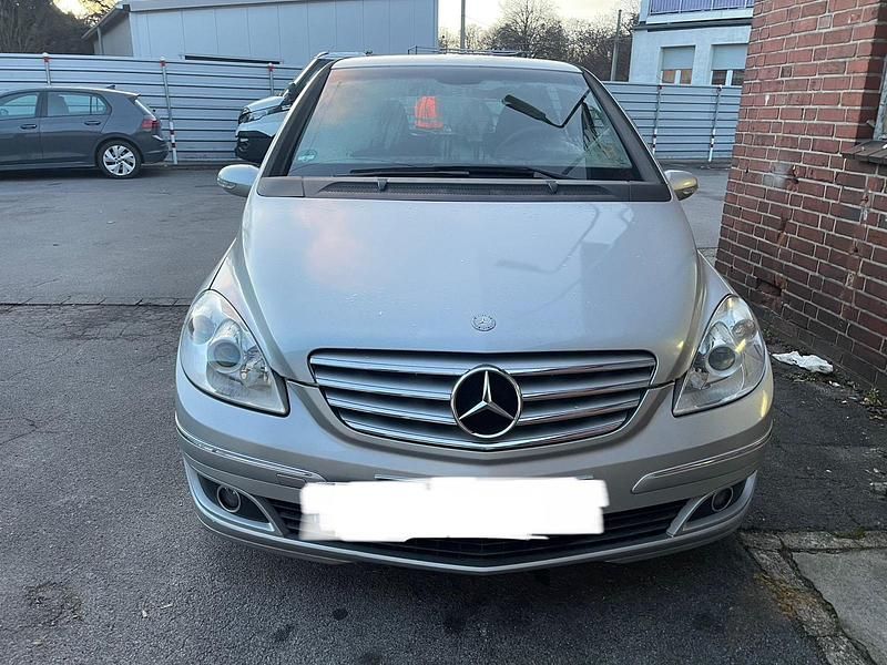 Gebraucht Mercedes B180 109 PS (80 kW) 2005 Silber Van / Kleinbus