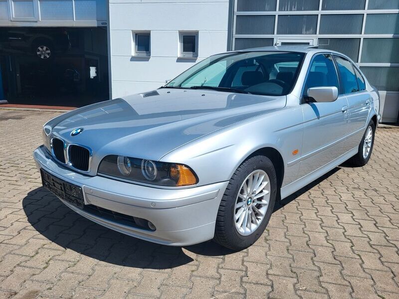Silber Gebraucht 2002 BMW 520 Exclusive Limousine | 12.000 € - Bild 1/4