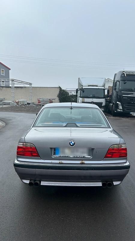 Gebraucht BMW 728 193 PS (141 kW) 1995 Silber Limousine