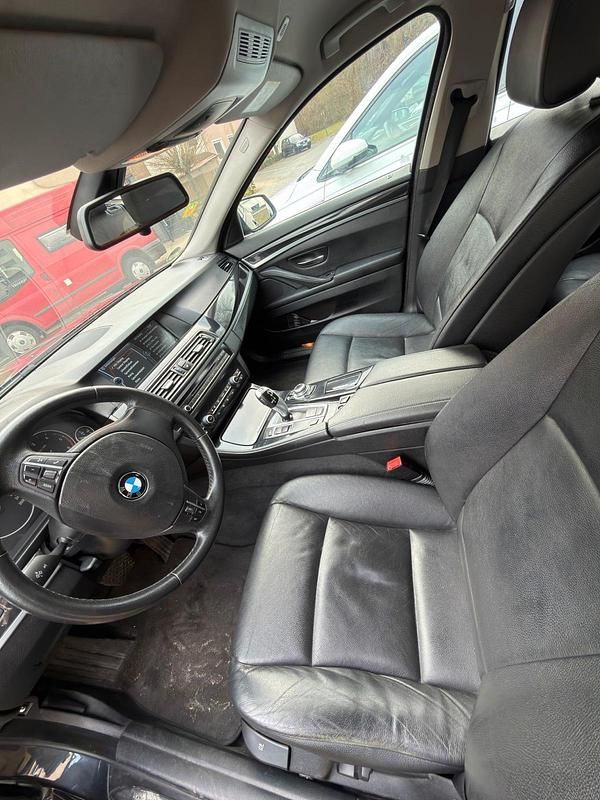 Gebraucht BMW 520 184 PS (135 kW) 2012 Schwarz Kombi