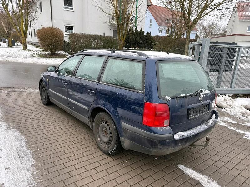 Gebraucht VW Passat 116 PS (85 kW) 1999 Blau Kombi