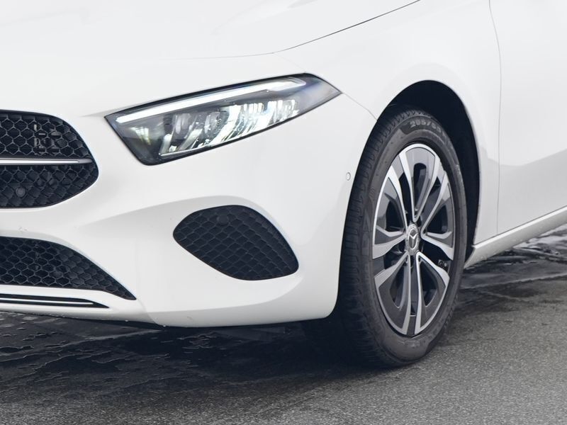 Gebraucht Mercedes A250 Advanced 163 PS (119 kW) 2024 Unilack polarweiss Limousine
