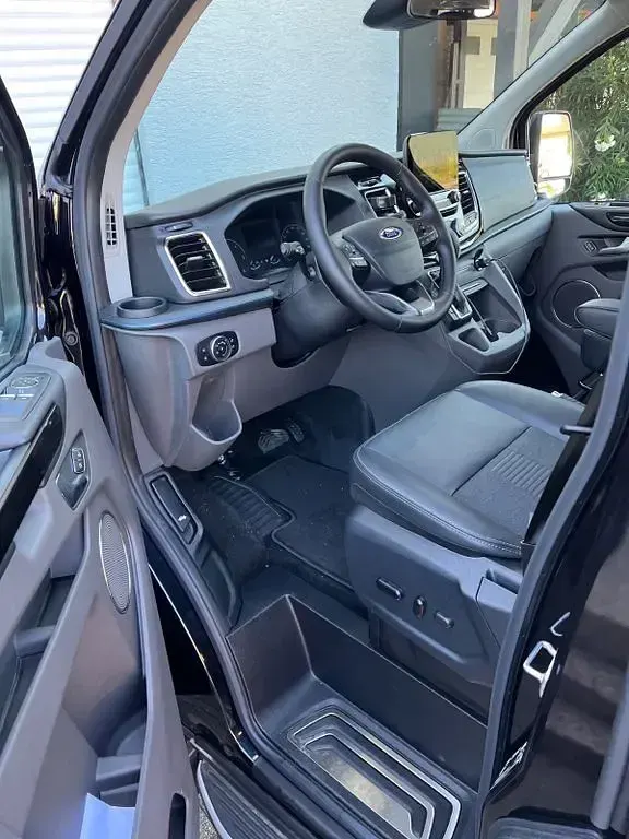Gebraucht Ford Tourneo Active 131 PS (96 kW) 2022 Schwarz Van / Kleinbus