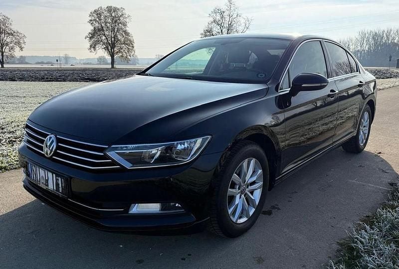 Gebraucht VW Passat Comfortline 125 PS (91 kW) 2018 Schwarz Limousine