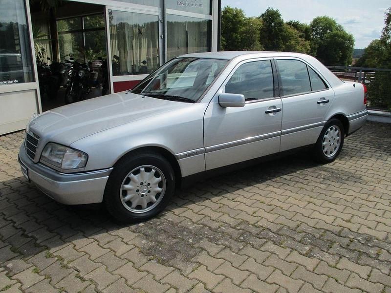 Silber Gebraucht 1994 Mercedes C180 Elegance Limousine | 7.990 € - Bild 1/4
