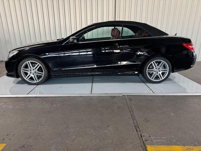 Gebraucht Mercedes E200 184 PS (135 kW) 2012 Schwarz Cabrio