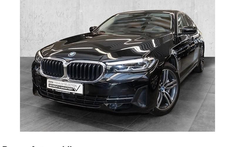 Schwarz Gebraucht 2022 BMW 530e Sport Line Limousine | 31.880 € (Guter Preis) - Bild 1/4
