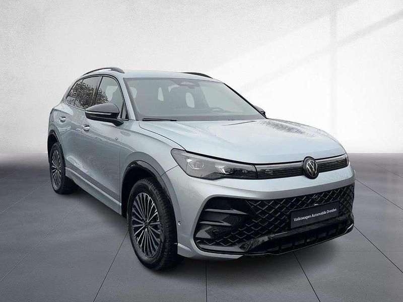 Neu VW Tiguan R-line 272 PS (200 kW) 2025 Oyster silver metallic SUV