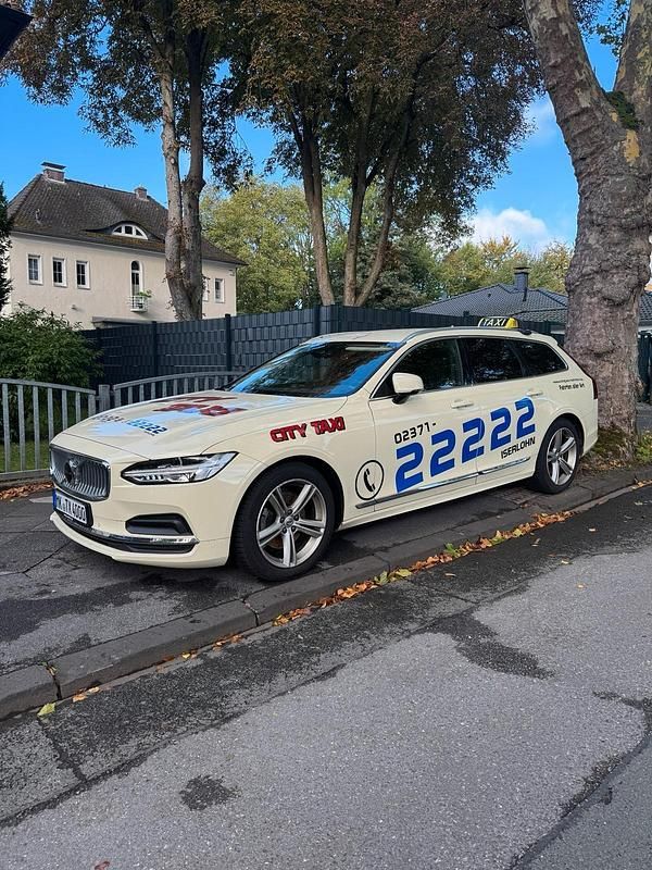 Grau Gebraucht 2023 Volvo V90 Kombi | 41.999 € (Superpreis) - Bild 1/4