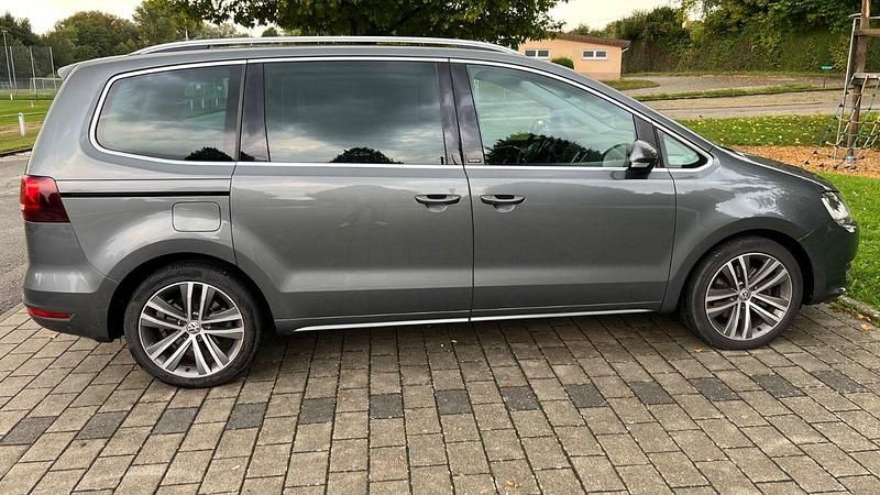 Gebraucht VW Sharan 184 PS (135 kW) 2016 Grau Van / Kleinbus