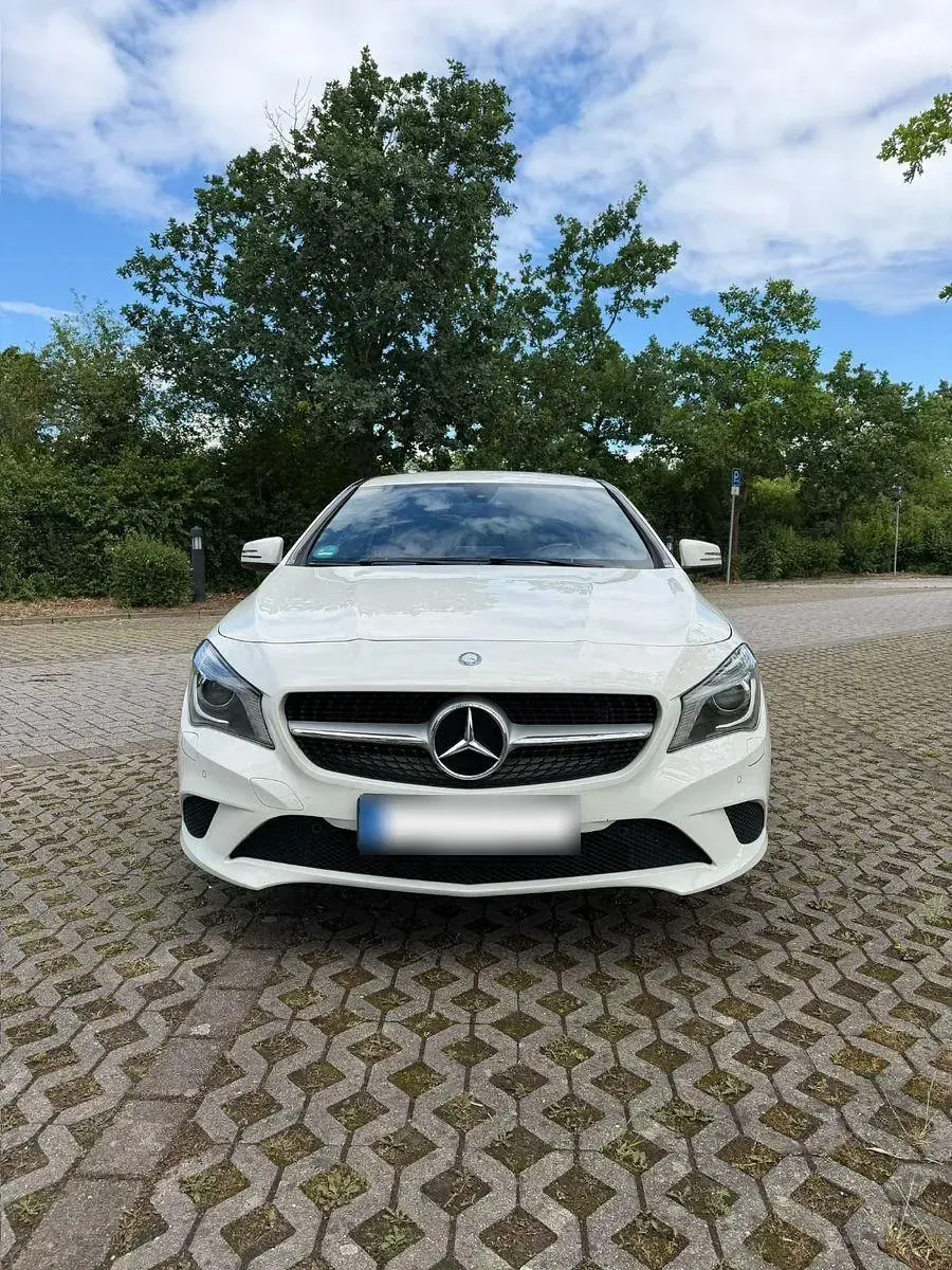 Gebraucht Mercedes CLA180 Shooting Brake 122 PS (89 kW) 2016 Weiß Kombi