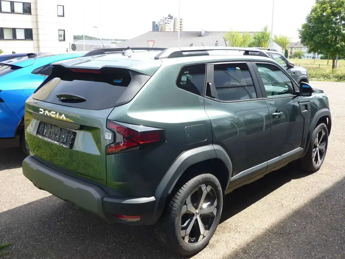 Gebraucht Dacia Duster Journey 141 PS (103 kW) 2025 Zedergrünmetallicmetallic SUV