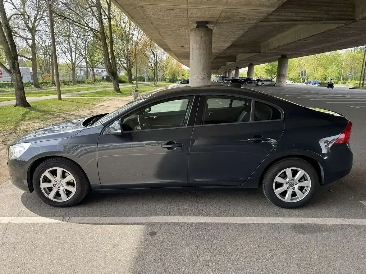 Gebraucht Volvo S60 Kinetic 136 PS (100 kW) 2013 Grau Limousine