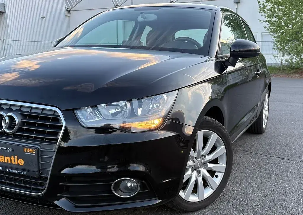 Używany Audi A1 Attraction 122 KM (89 kW) 2010 Czarny Hatchback