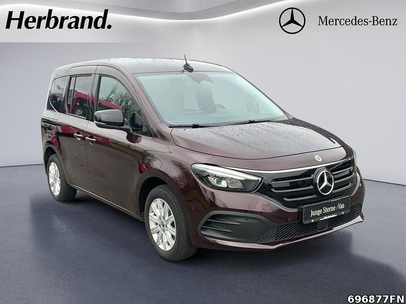 Gebraucht Mercedes EQT200 89 kW (122 PS) 2024 Rot Van / Kleinbus