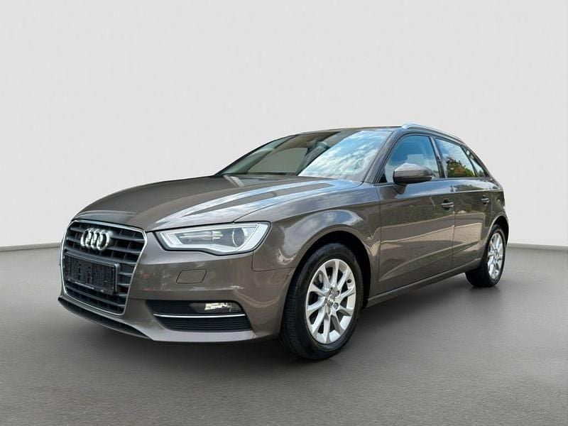 Dakotagrau Gebraucht 2014 Audi A3 Sportback Attraction Limousine | 10.500 € (Guter Preis) - Bild 1/4