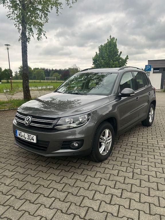 Grau Gebraucht 2016 VW Tiguan Trendline SUV | 14.500 € (Guter Preis) - Bild 1/4
