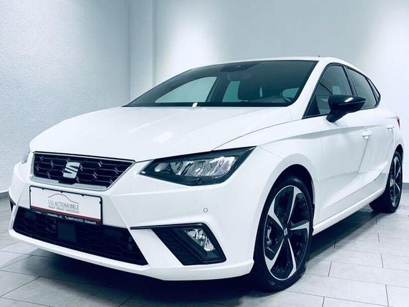 Weiß Gebraucht 2024 Seat Ibiza FR Limousine | 19.880 € (Guter Preis) - Bild 1/4