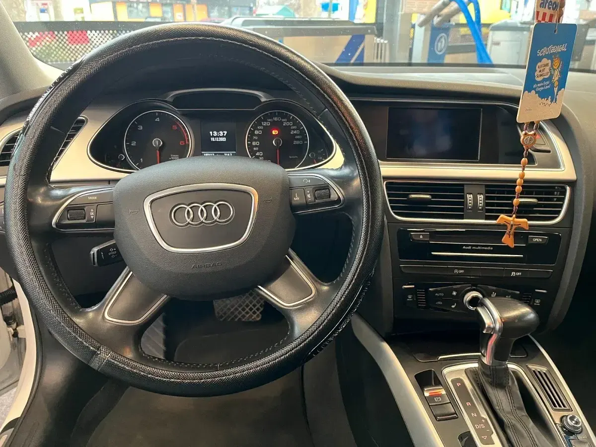 Gebraucht Audi A4 150 PS (110 kW) 2015 Weiß Kombi