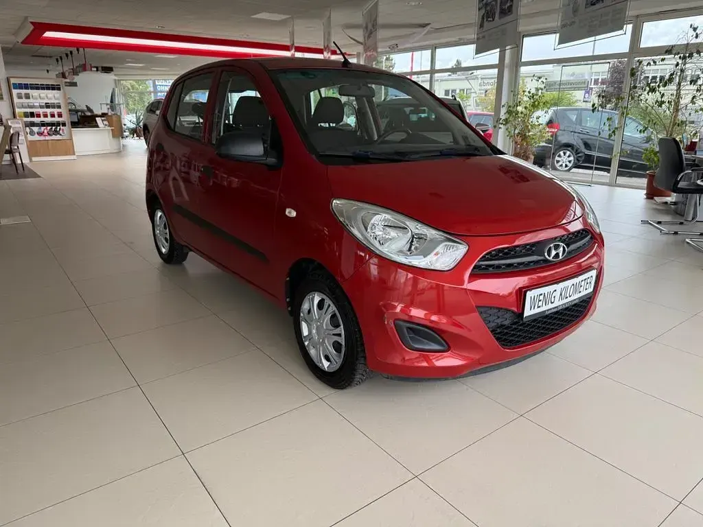 Gebraucht Hyundai i10 Edition 69 PS (50 kW) 2013 Rot Kleinwagen