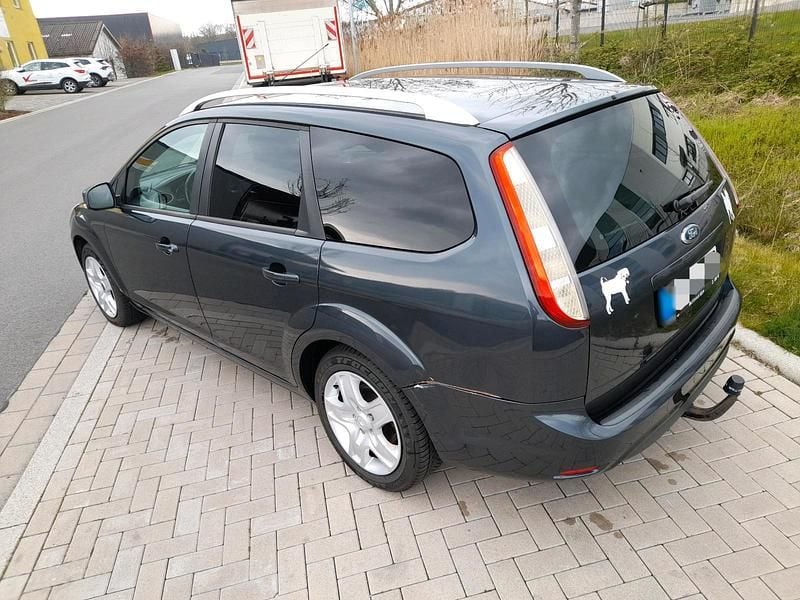 Gebraucht Ford Focus 101 PS (74 kW) 2009 Grau Kombi