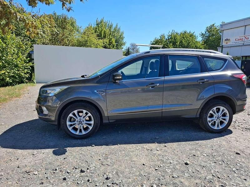 Grau Gebraucht 2018 Ford Kuga Titanium SUV | 14.600 € (Guter Preis) - Bild 1/4