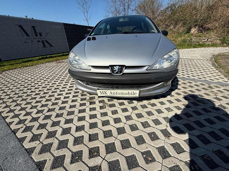 Gebraucht Peugeot 206 60 PS (44 kW) 2000 Silber Limousine