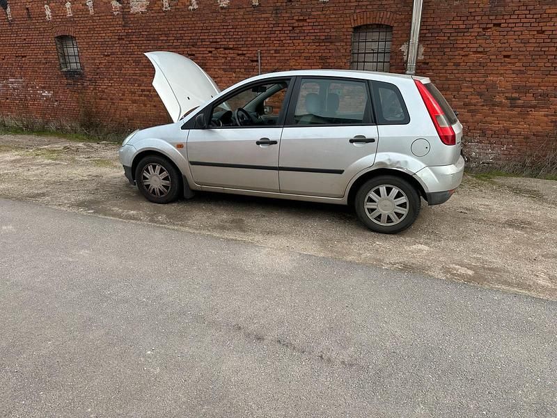 Gebraucht Ford Fiesta 80 PS (58 kW) 2002 Silber Kleinwagen