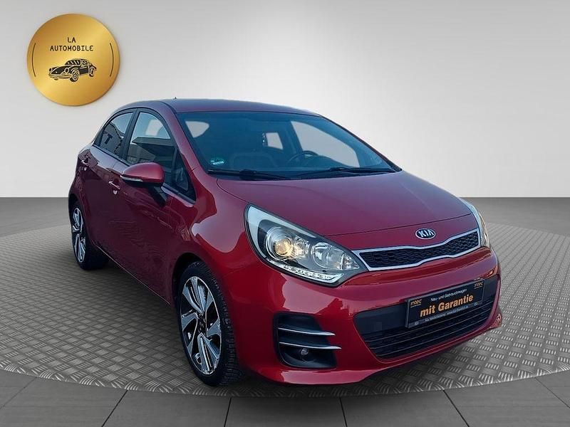 Gebraucht Kia Rio Spirit 109 PS (80 kW) 2016 Rot Kleinwagen