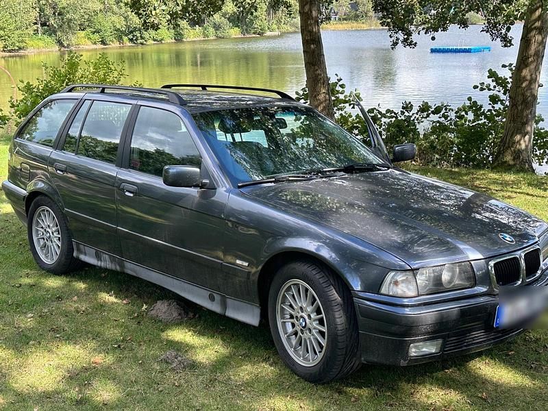 Grau Gebraucht 1998 BMW 320 Kombi | 5.800 € - Bild 1/4