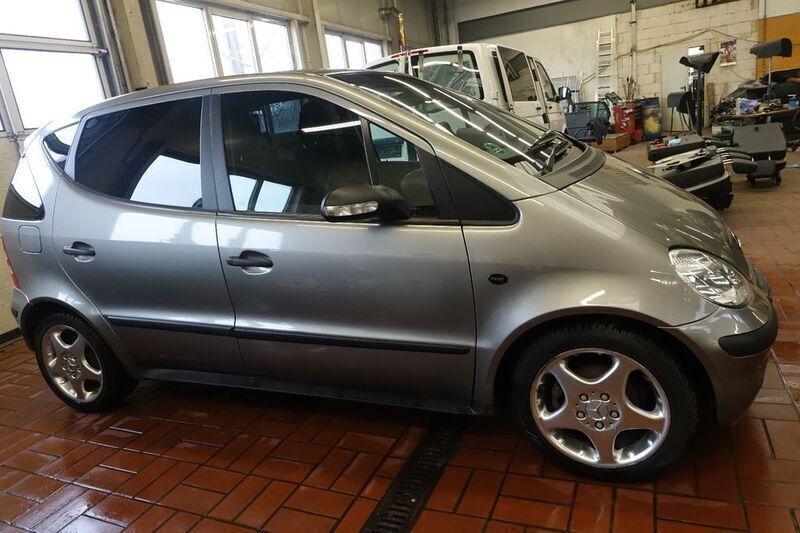 Gebraucht Mercedes A140 Elegance 82 PS (60 kW) 2004 Silber Van / Kleinbus