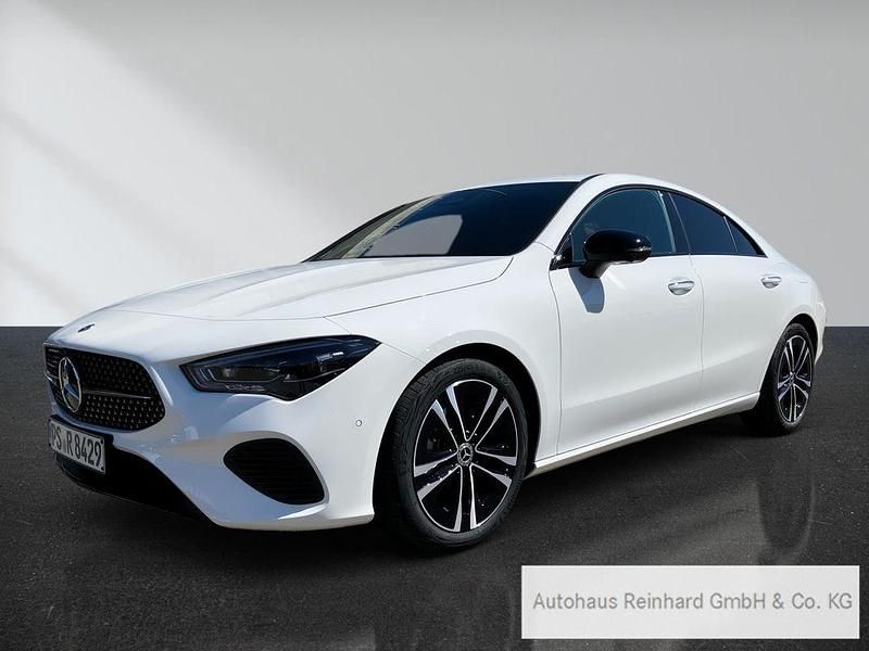 Weiß Gebraucht 2025 Mercedes CLA180 Night Limousine | 39.900 € (Etwas zu teuer) - Bild 1/4