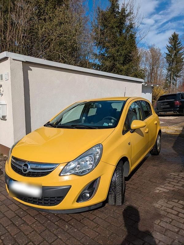 Second-hand Opel Corsa Edition 95 CP (69 kW) 2011 Galben Hatchback