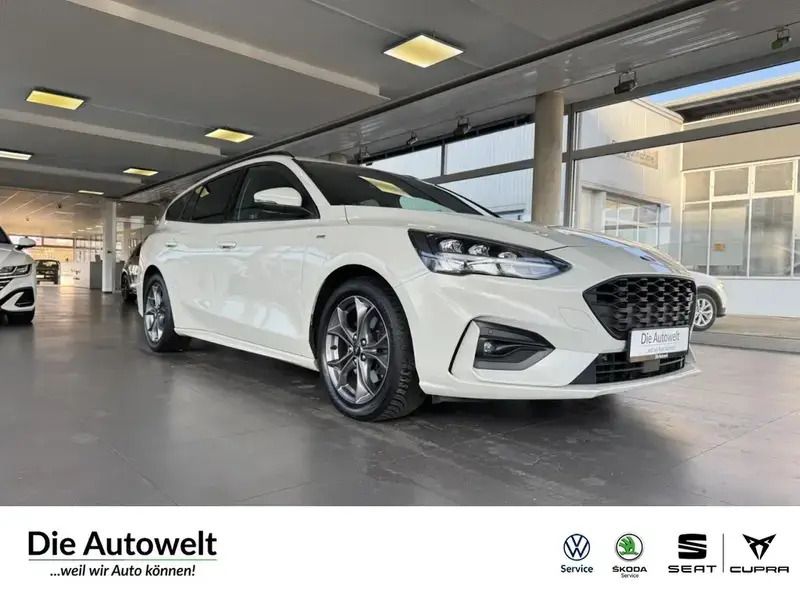 Metropolisweiß (grau) Gebraucht 2021 Ford Focus ST-Line Kombi | 15.480 € (Etwas zu teuer) - Bild 1/4