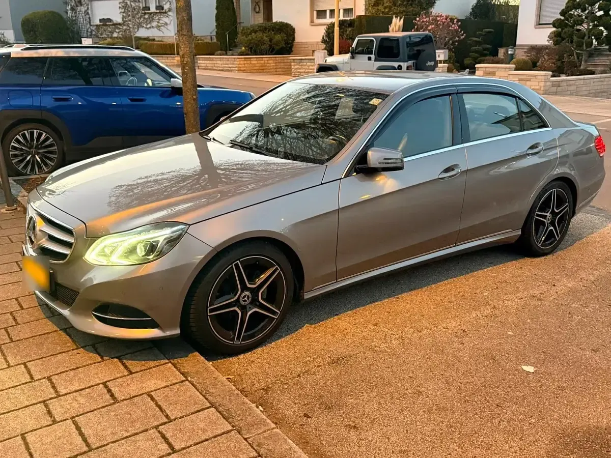 Gebraucht Mercedes E220 170 PS (125 kW) 2014 Grau Limousine