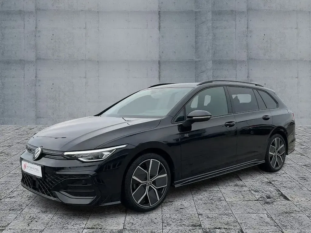 Gebraucht VW Golf VIII R-line 150 PS (110 kW) 2024 Grenadillschwarz metallic Kombi