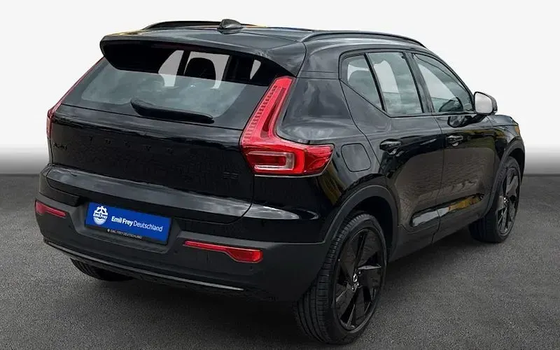 Gebraucht Volvo XC40 Plus 163 PS (119 kW) 2025 Onyx schwarzmetallic SUV