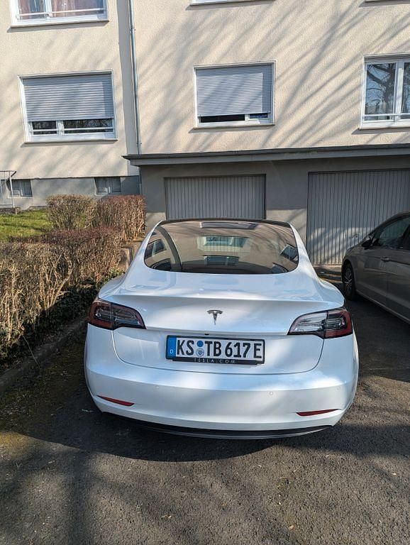 Gebraucht Tesla Model 3 Standard Range Plus 239 kW (325 PS) 2021 Weiß Limousine
