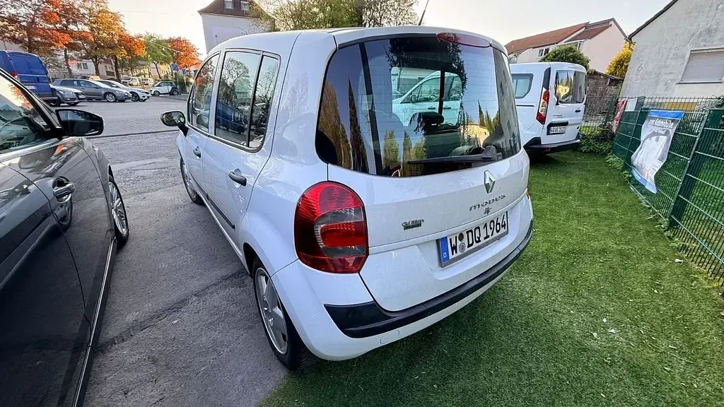 Używany Renault Modus Avantage 75 KM (55 kW) 2008 Biały Minivan