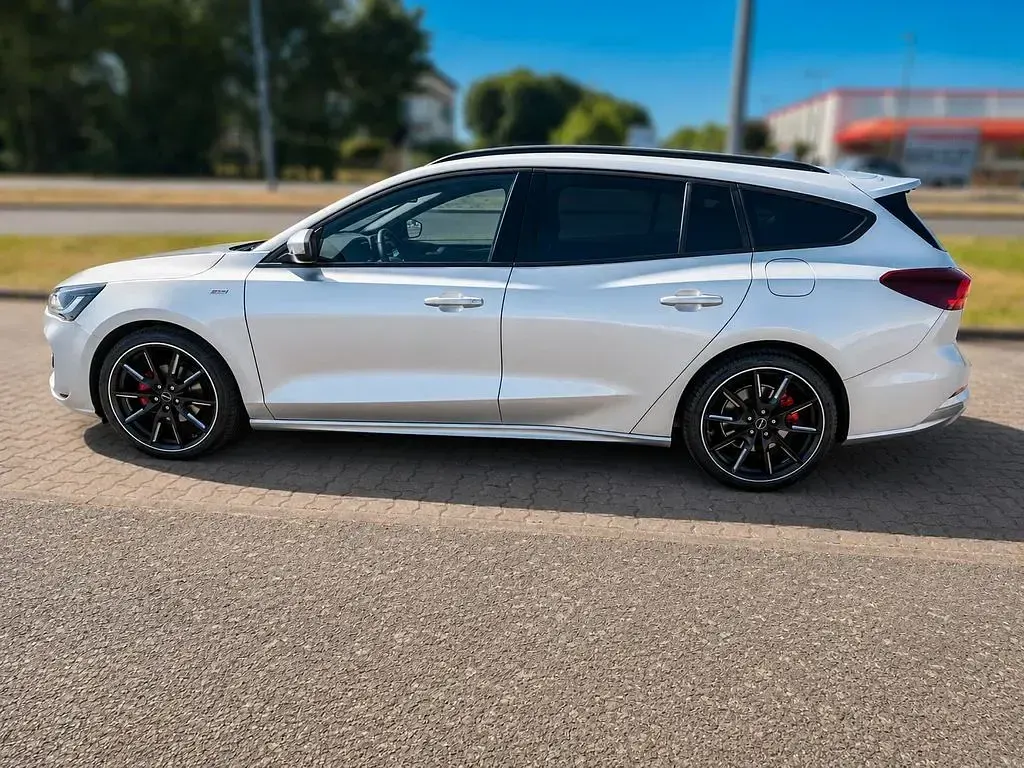 Gebraucht Ford Focus ST-Line 120 PS (88 kW) 2022 Silber Limousine
