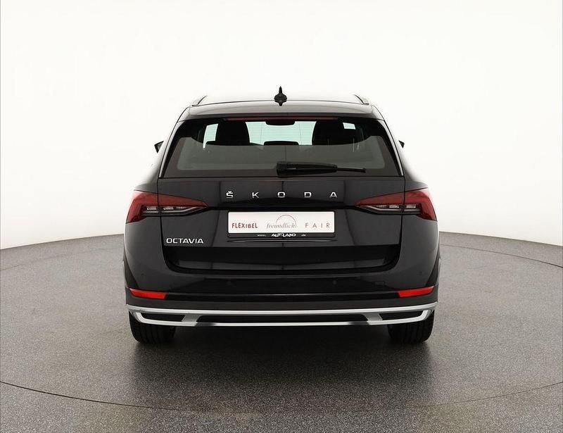 Gebraucht Skoda Octavia Scout 150 PS (110 kW) 2022 Deep black perleffect (metallic) Kombi