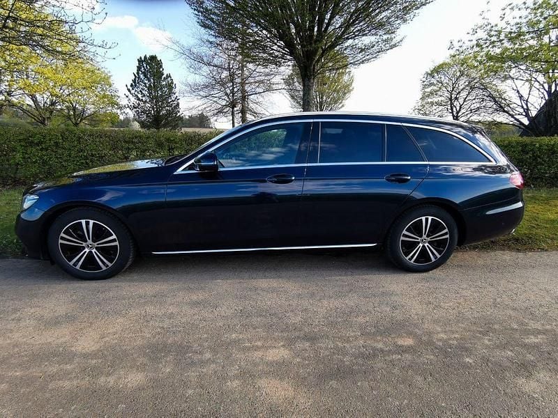 Gebraucht Mercedes E300 245 PS (180 kW) 2018 Blau Limousine