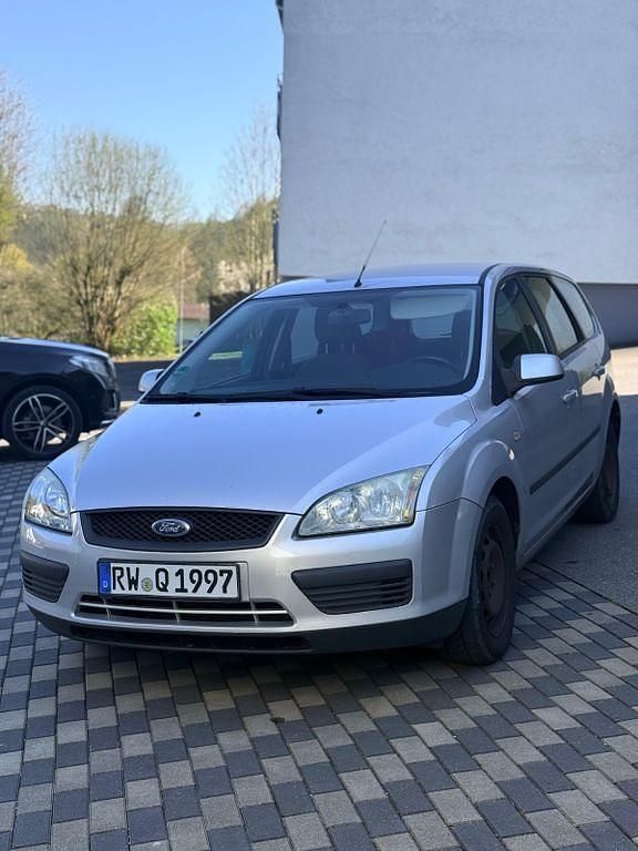 Occasion Ford Focus Trend 101 ch (74 kW) 2006 Argent Berline