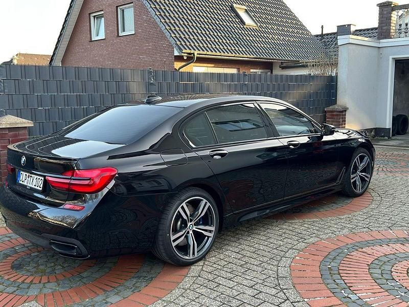 Gebraucht BMW 750L Performance 400 PS (294 kW) 2017 Schwarz Limousine