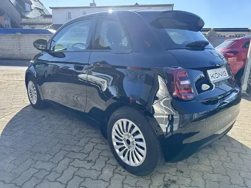 Gebraucht Fiat 500e Basis 86 kW (118 PS) 2023 Schwarz Limousine