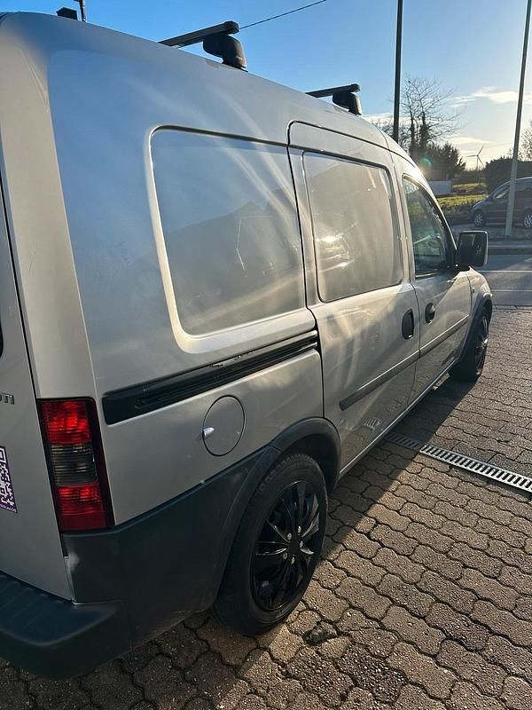 Gebraucht Opel Combo 75 PS (55 kW) 2005 Silber Van / Kleinbus
