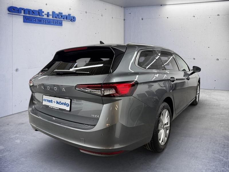 Neu Skoda Superb Selection 193 PS (141 kW) 2025 Grau Kombi