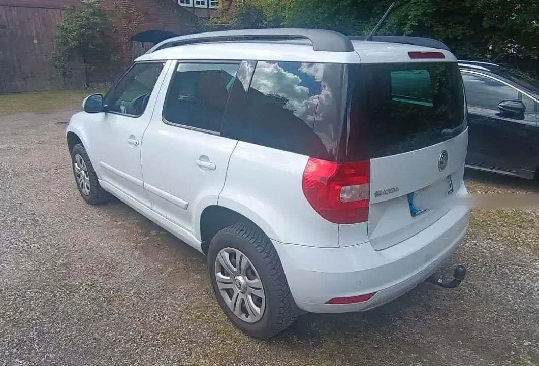 Gebraucht Skoda Yeti Active 105 PS (77 kW) 2015 Weiß SUV